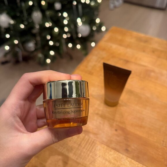 Estée Lauder Revitalizing Supreme+ & Cleansing Gelee - Picture 3 of 3